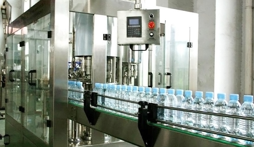 Automatic water bottling line